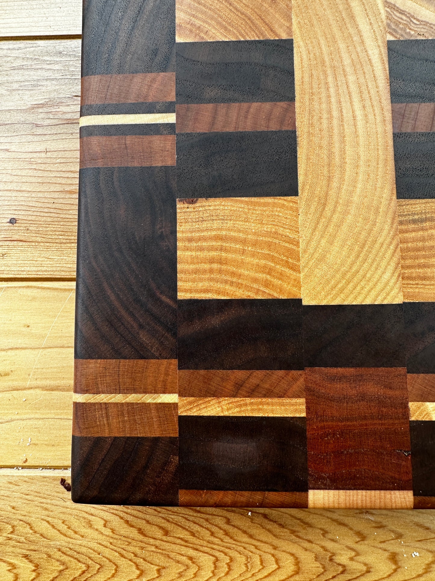 End Grain Patterened Cutting Board